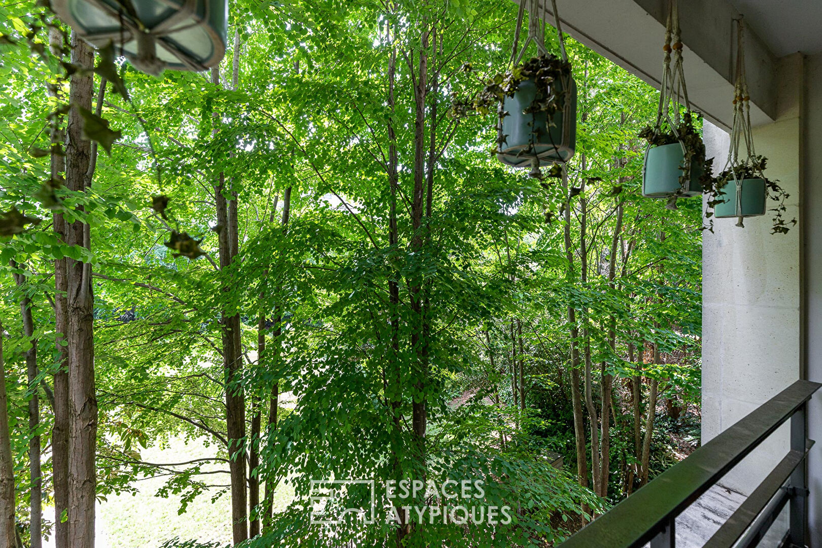 Appartement contemporain avec grand jardin et terrasses