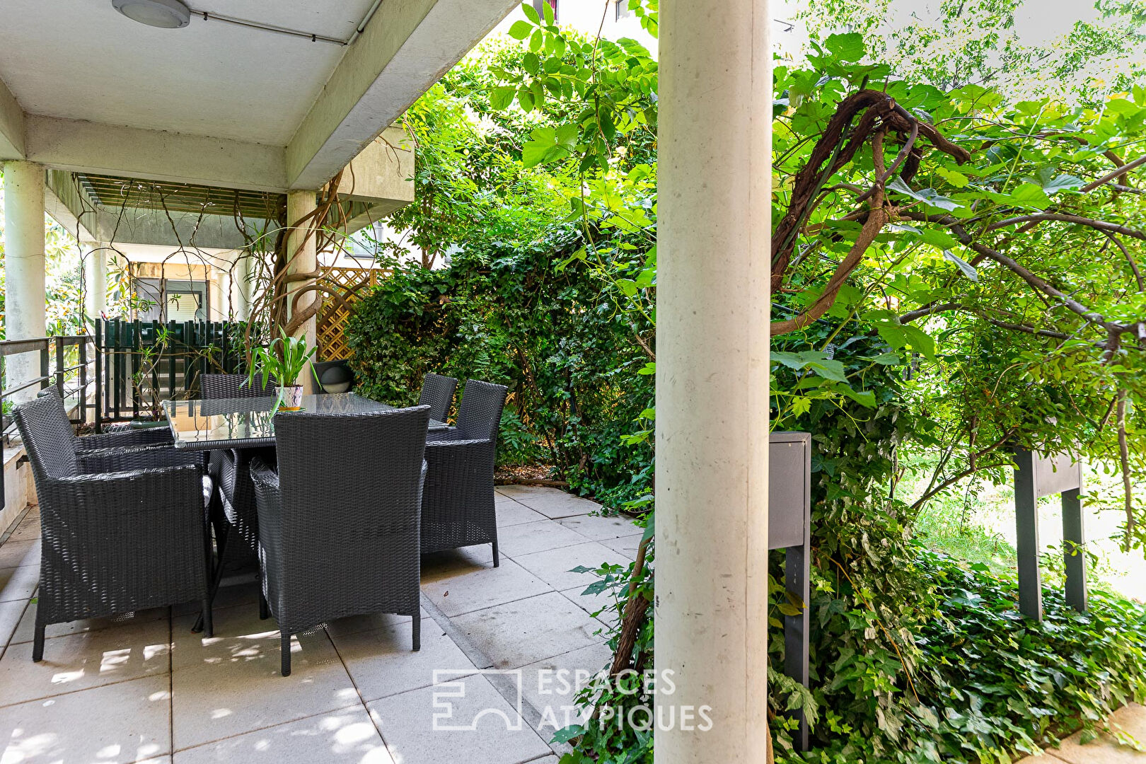 Appartement contemporain avec grand jardin et terrasses