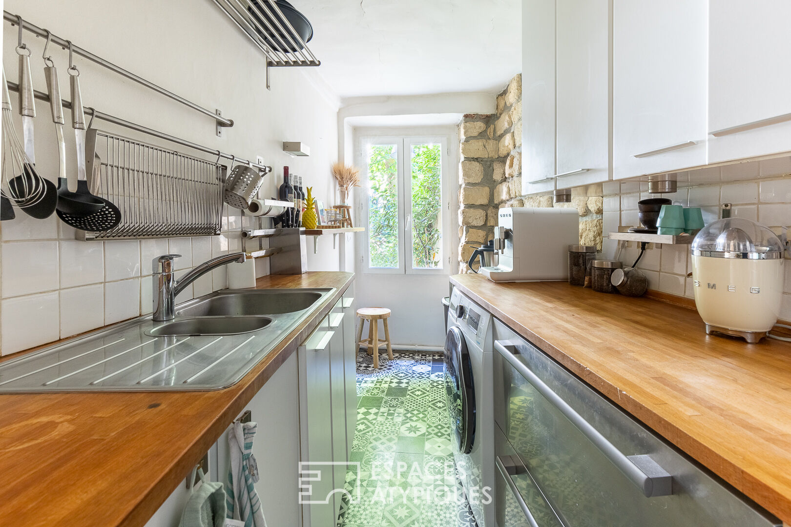 Apartment with Montmartre charm on garden