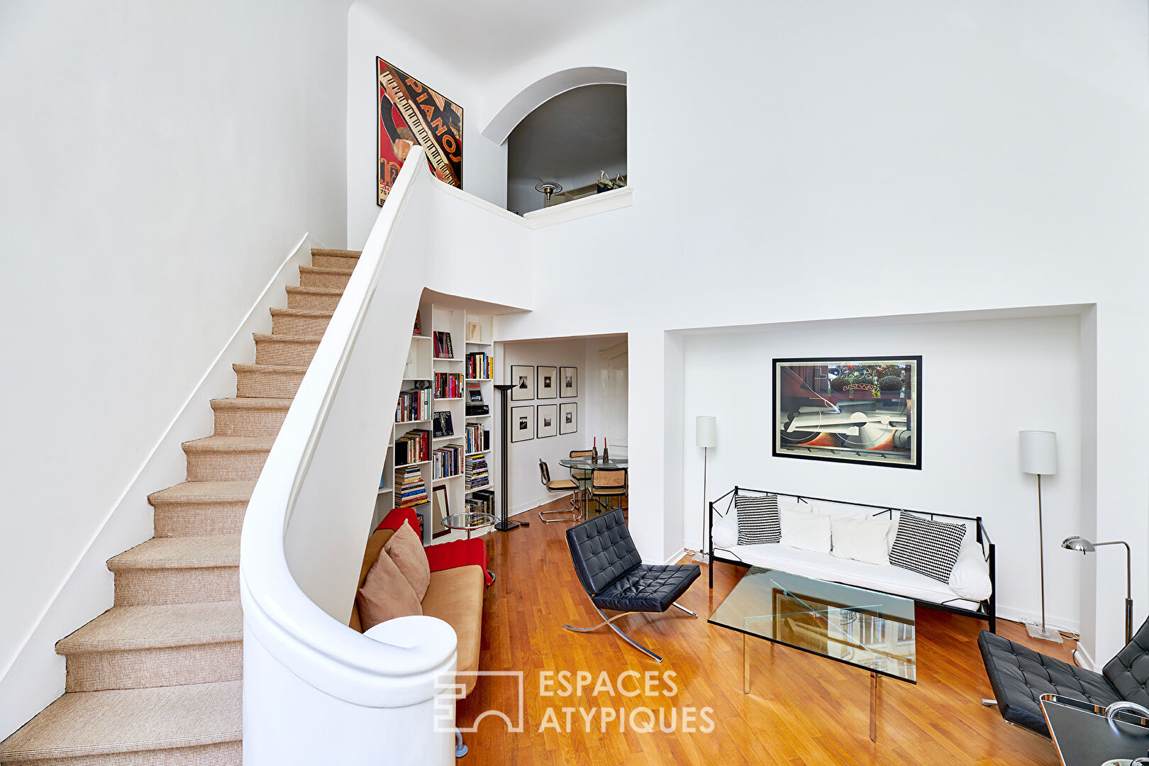 Art Deco duplex in private lane in La Muette district