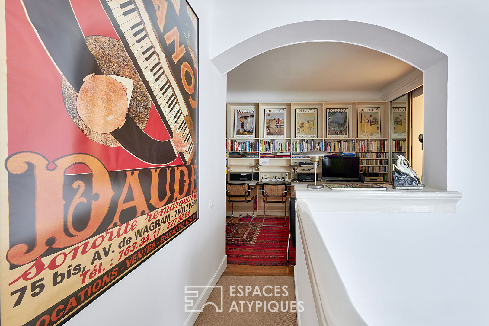 Art Deco duplex in private lane in La Muette district