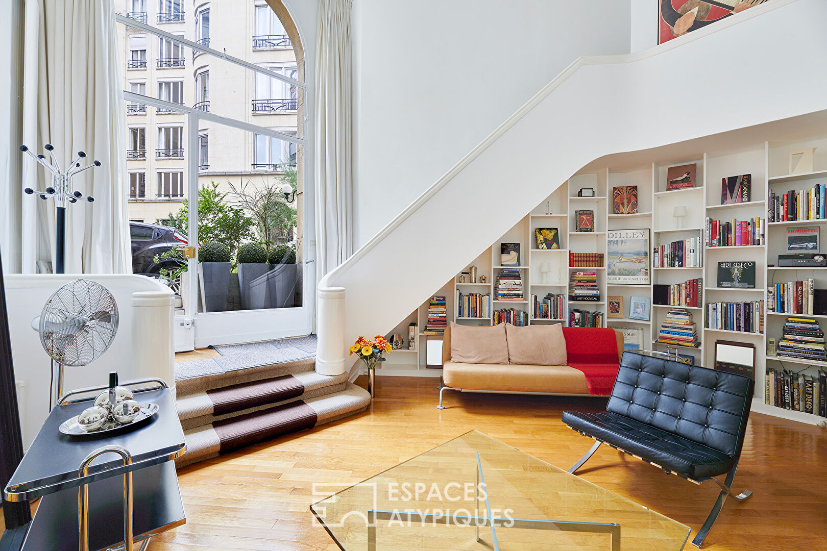 Art Deco duplex in private lane in La Muette district
