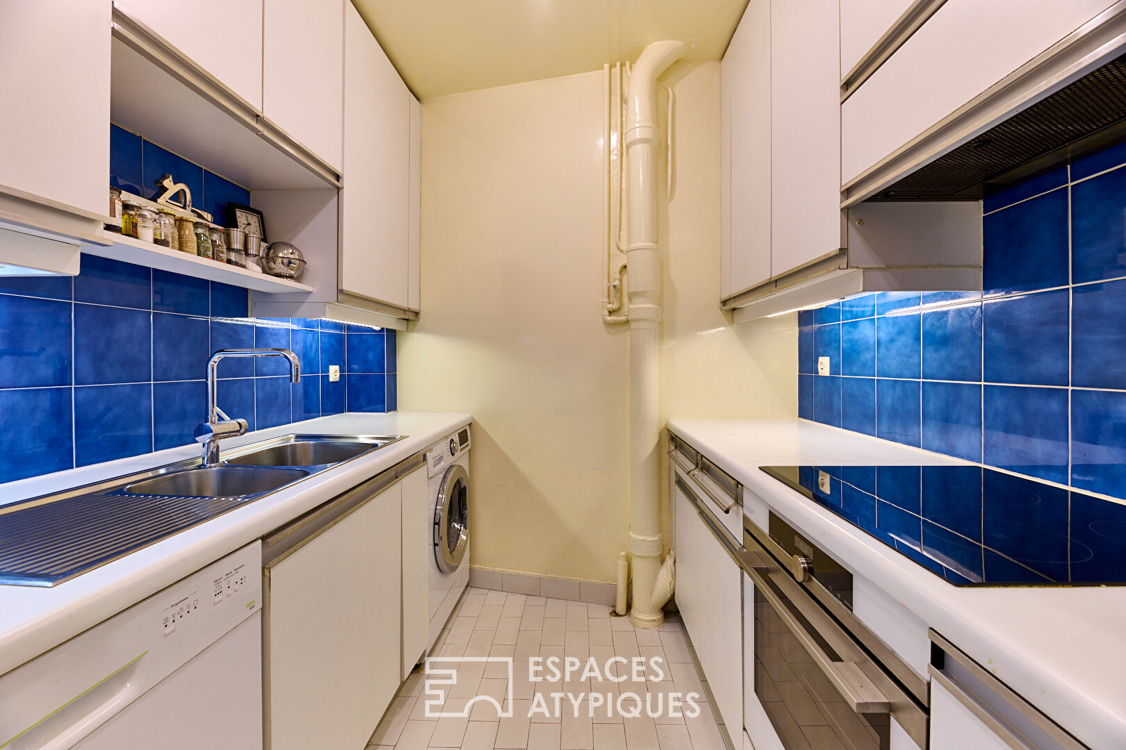 Art Deco duplex in private lane in La Muette district