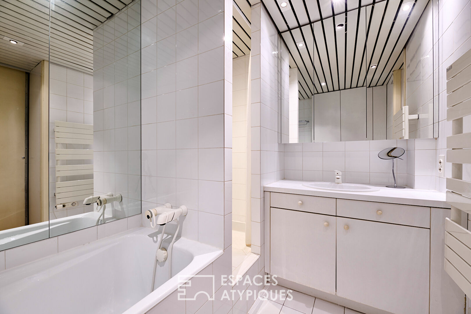 Art Deco duplex in private lane in La Muette district