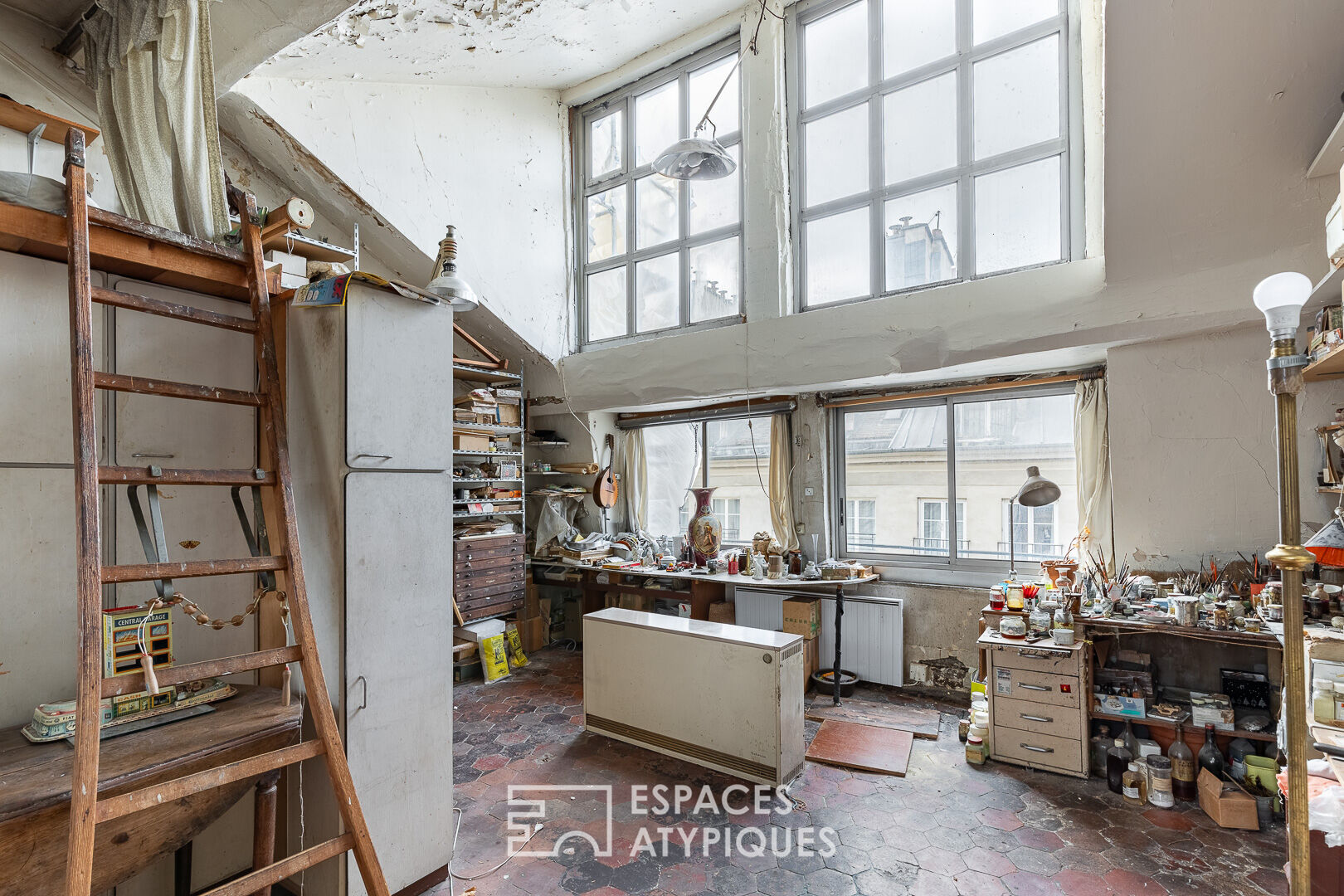 Former painting workshop crossing on the top floor to renovate