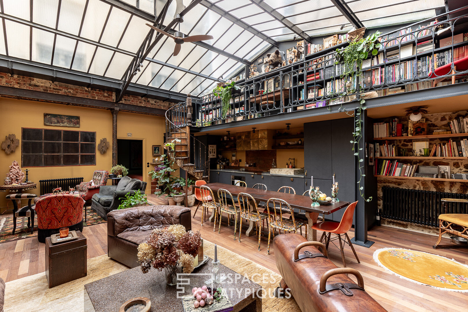 Anciennes écuries transformées en loft à Montmartre