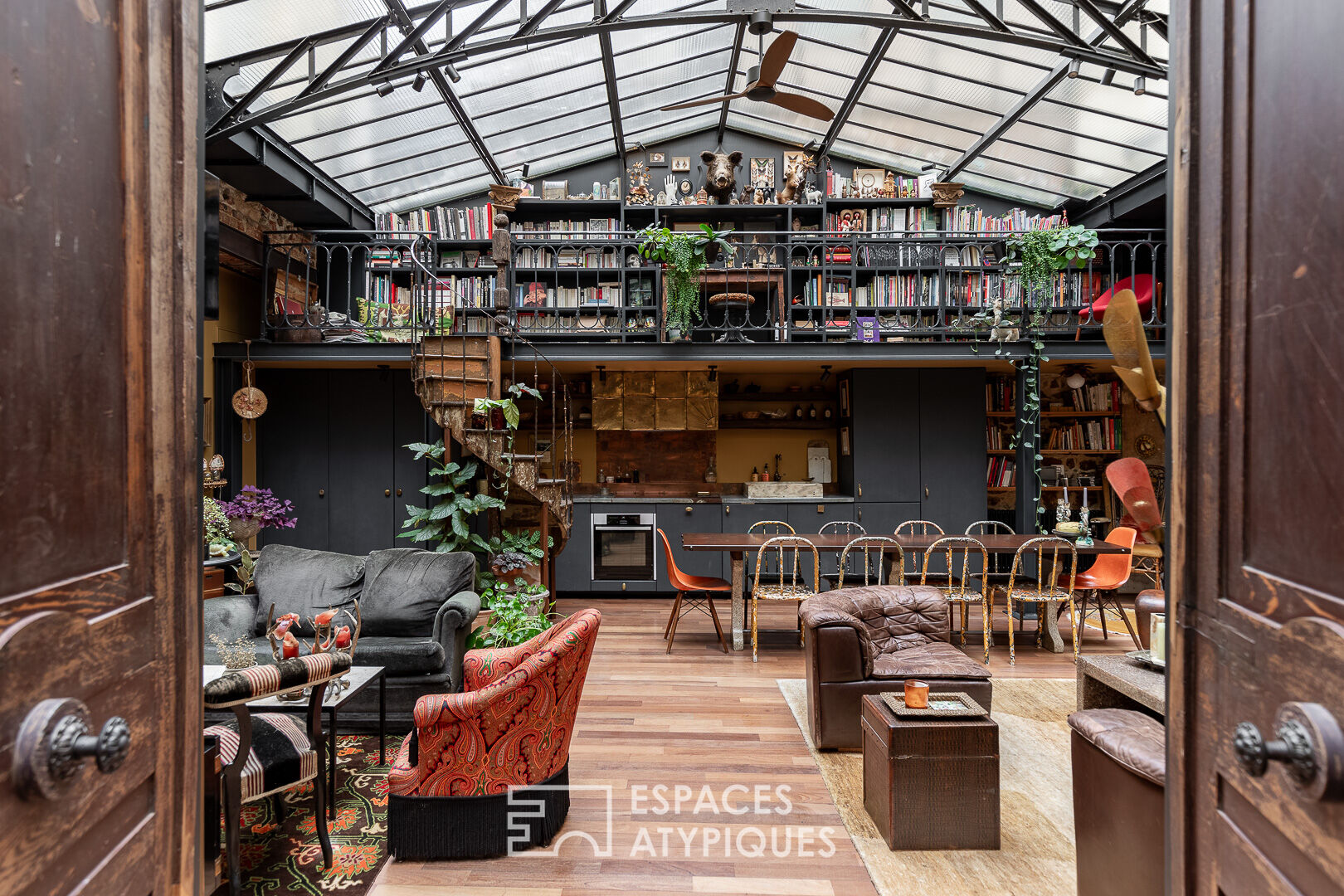 Anciennes écuries transformées en loft à Montmartre