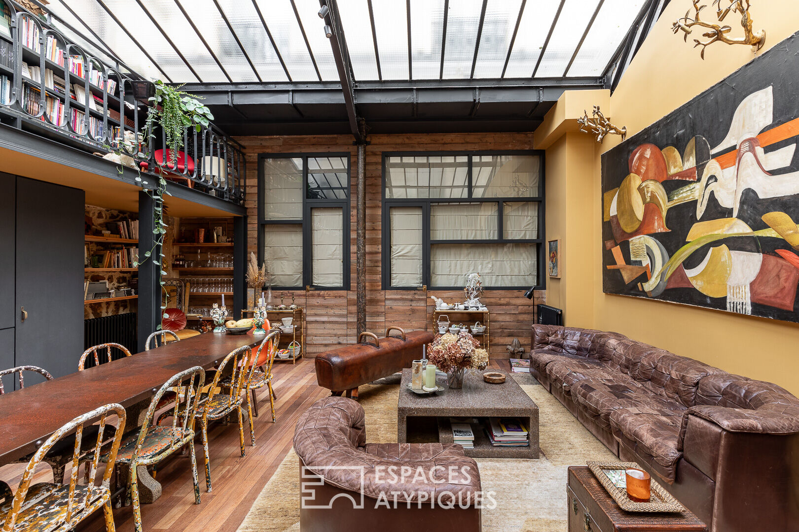 Anciennes écuries transformées en loft à Montmartre