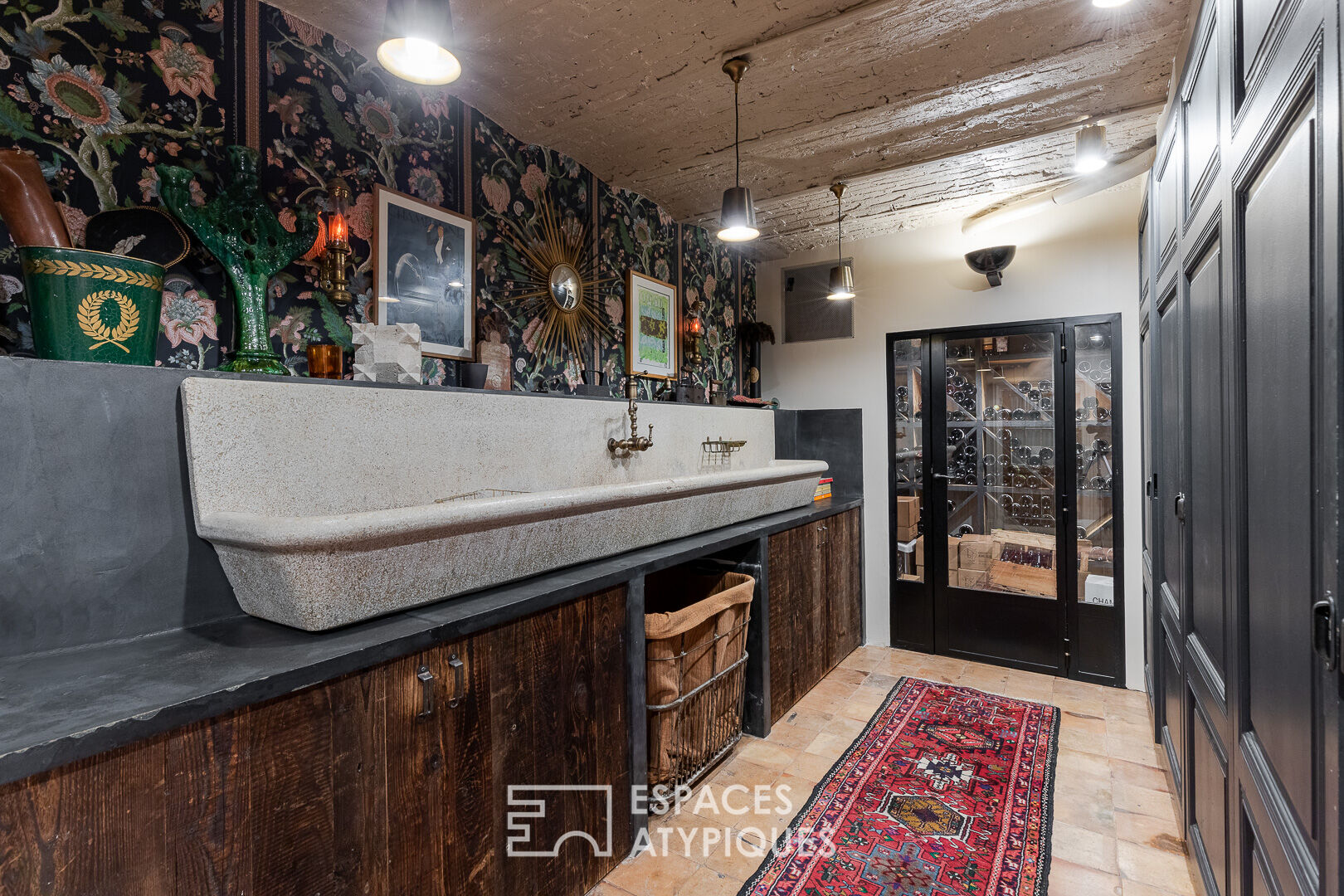 Former stables transformed into a loft in Montmartre