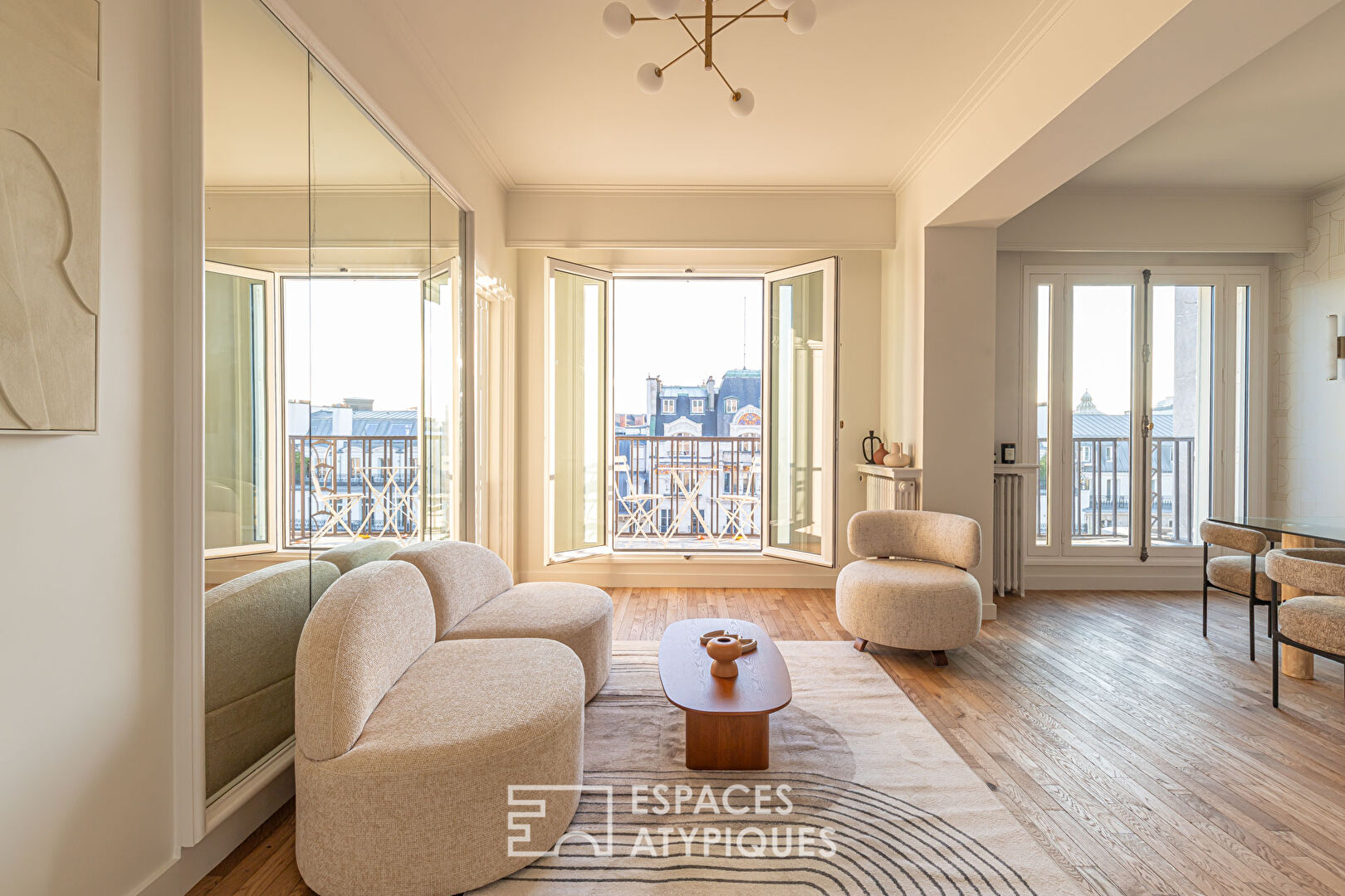 Pied-à-terre de prestige avec balcons et vue – Madeleine Vendôme