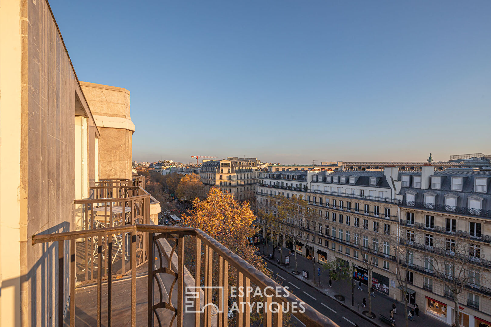 Pied-à-terre de prestige avec balcons et vue – Madeleine Vendôme