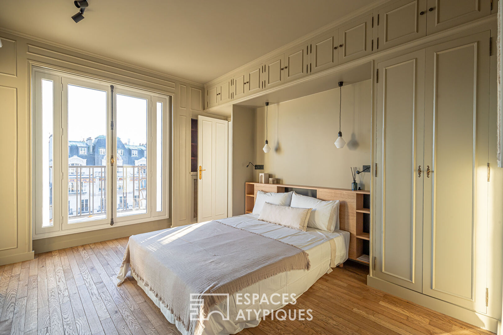 Prestigious pied-à-terre with balconies and views – Madeleine Vendôme