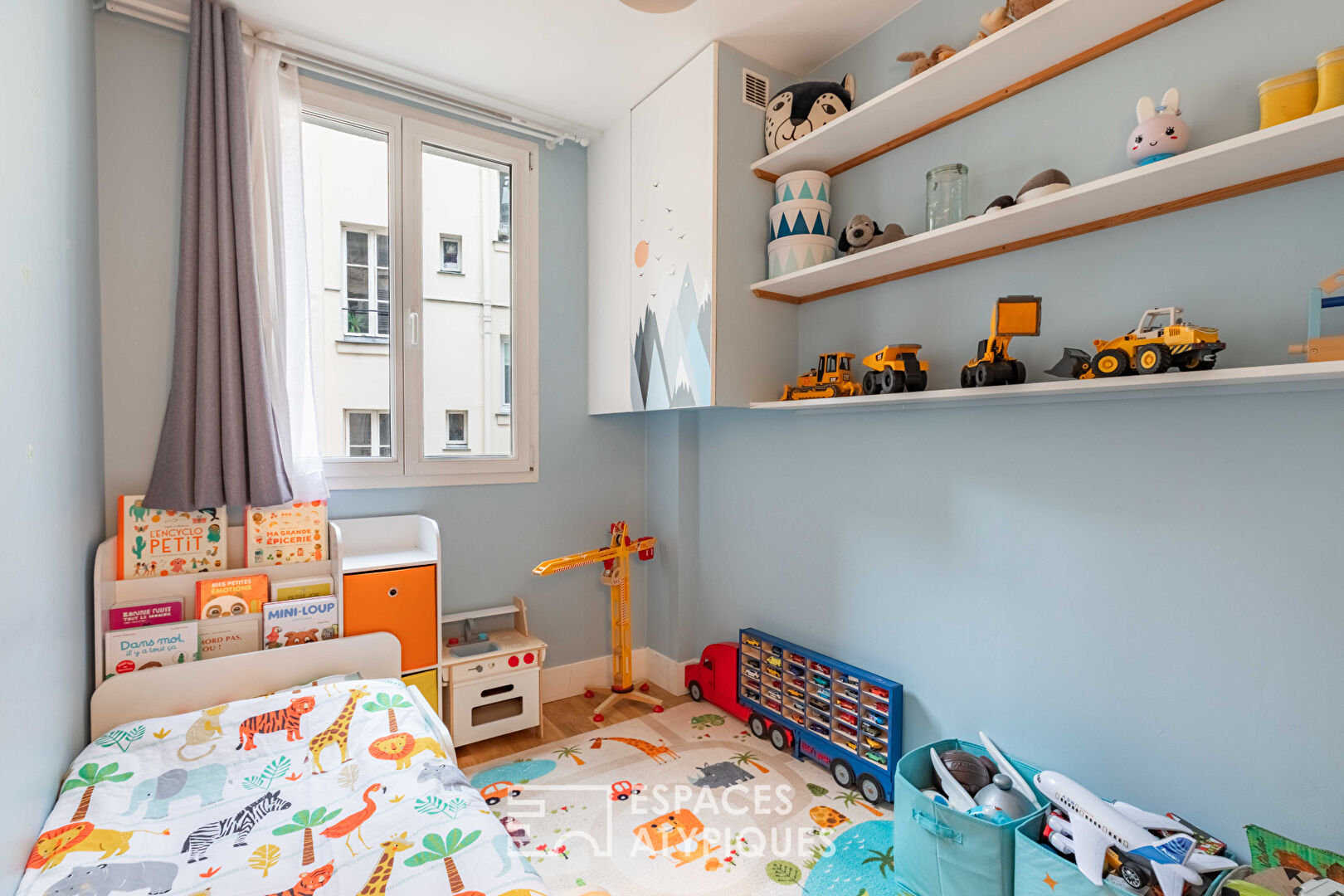 Crossing apartment in Epinettes-Batignolles
