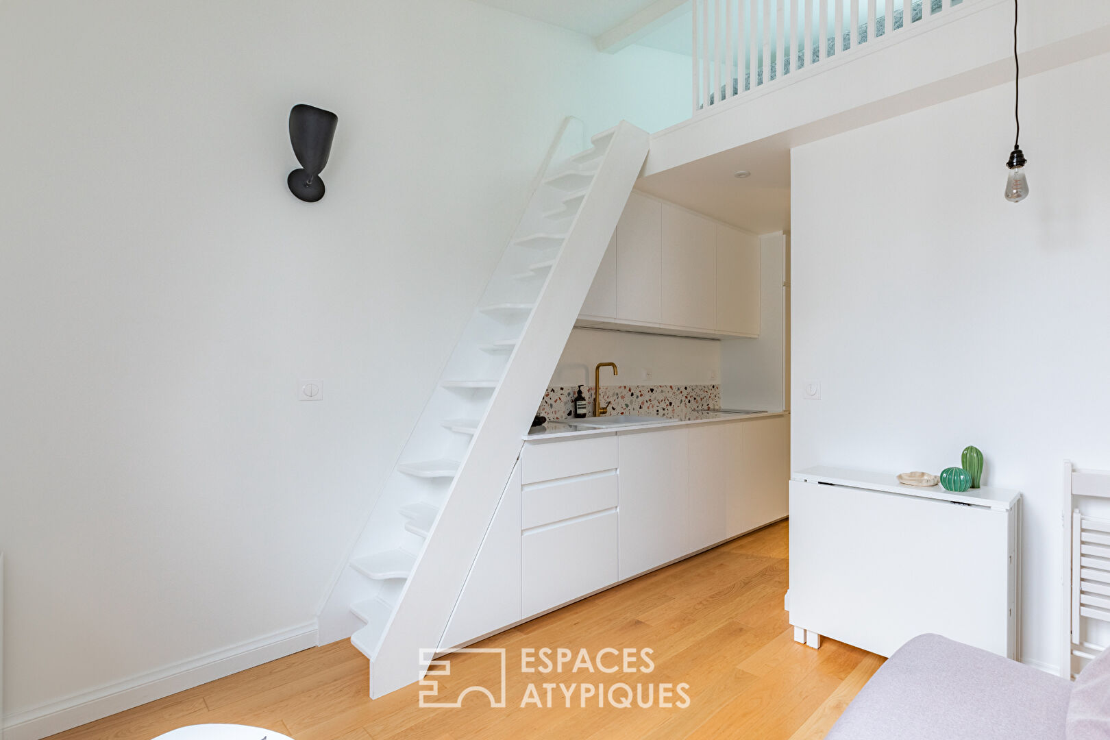 Studio rénové avec mezzanine à Epinettes-Batignolles