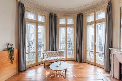 Haussmannian apartment to reinterpret with view of Pont Bir Hakeim and Eiffel Tower