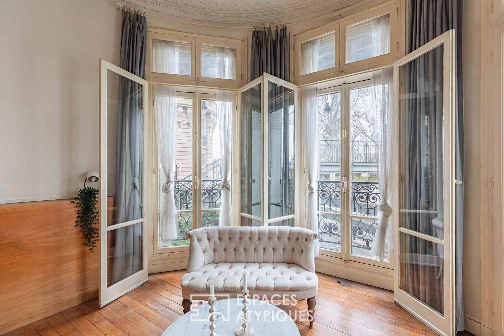 Haussmannian apartment to reinterpret with view of Pont Bir Hakeim and Eiffel Tower