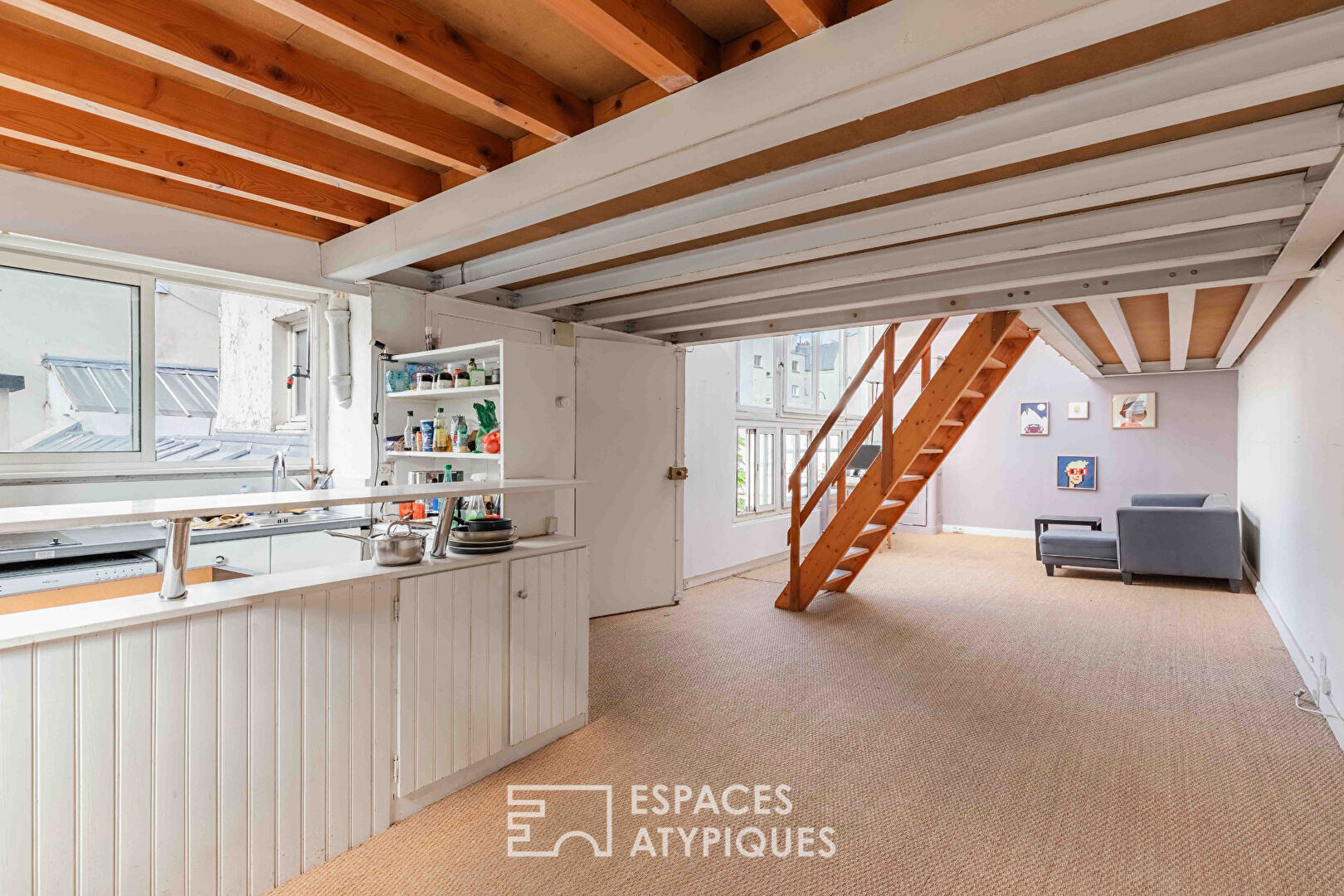 Top floor workshop to renovate – Place Saint-Georges