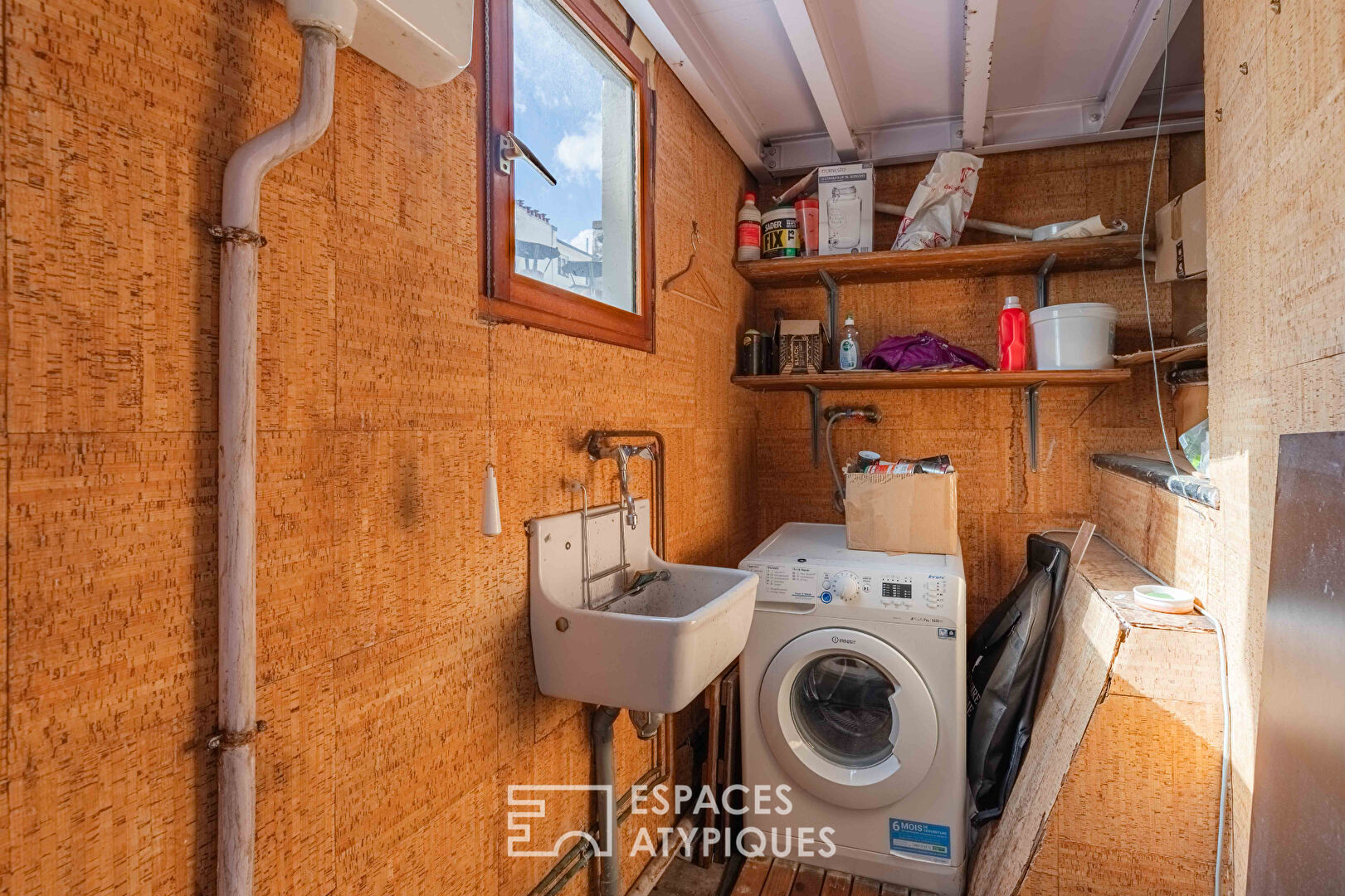 Top floor workshop to renovate – Place Saint-Georges