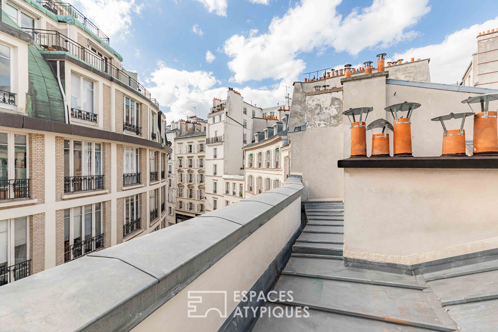 Top floor workshop to renovate – Place Saint-Georges
