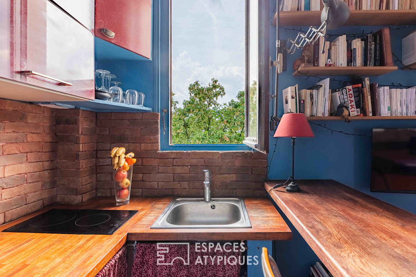 Bright urban cocoon in Abbesses