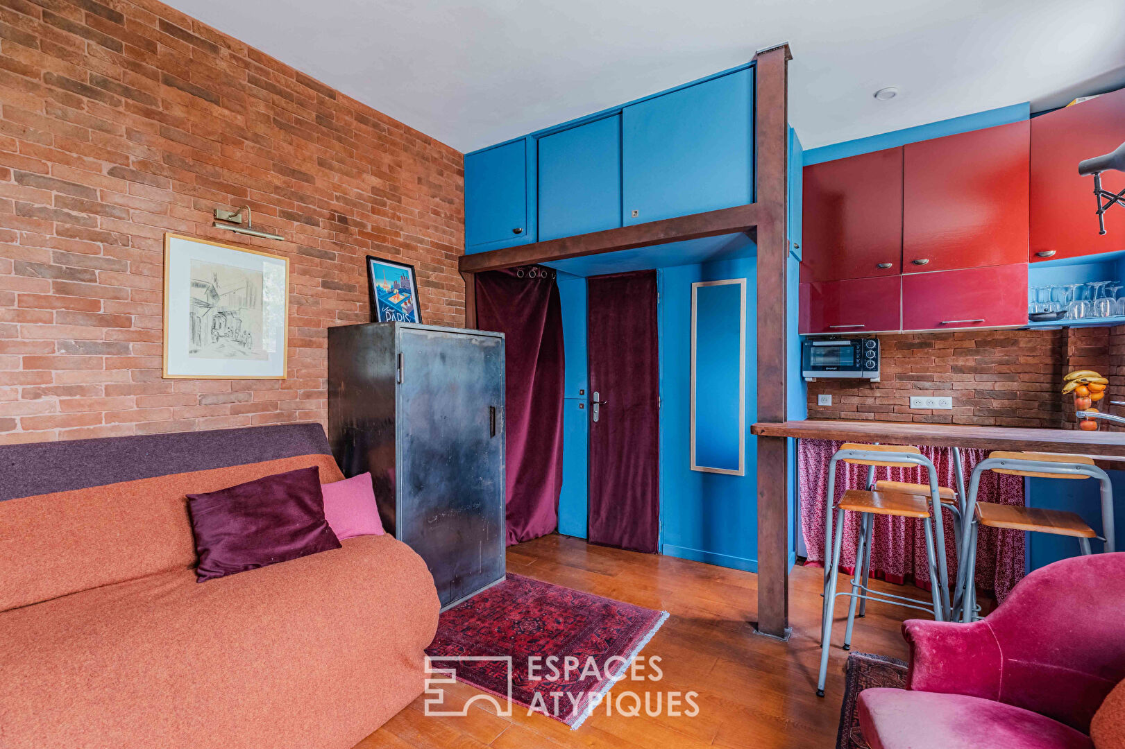Bright urban cocoon in Abbesses