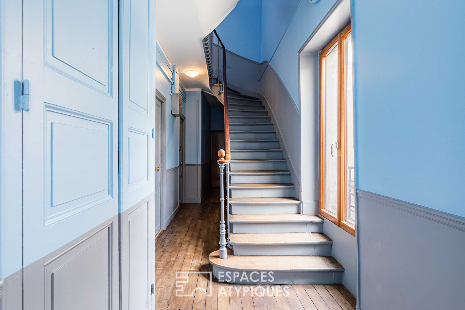Bright urban cocoon in Abbesses