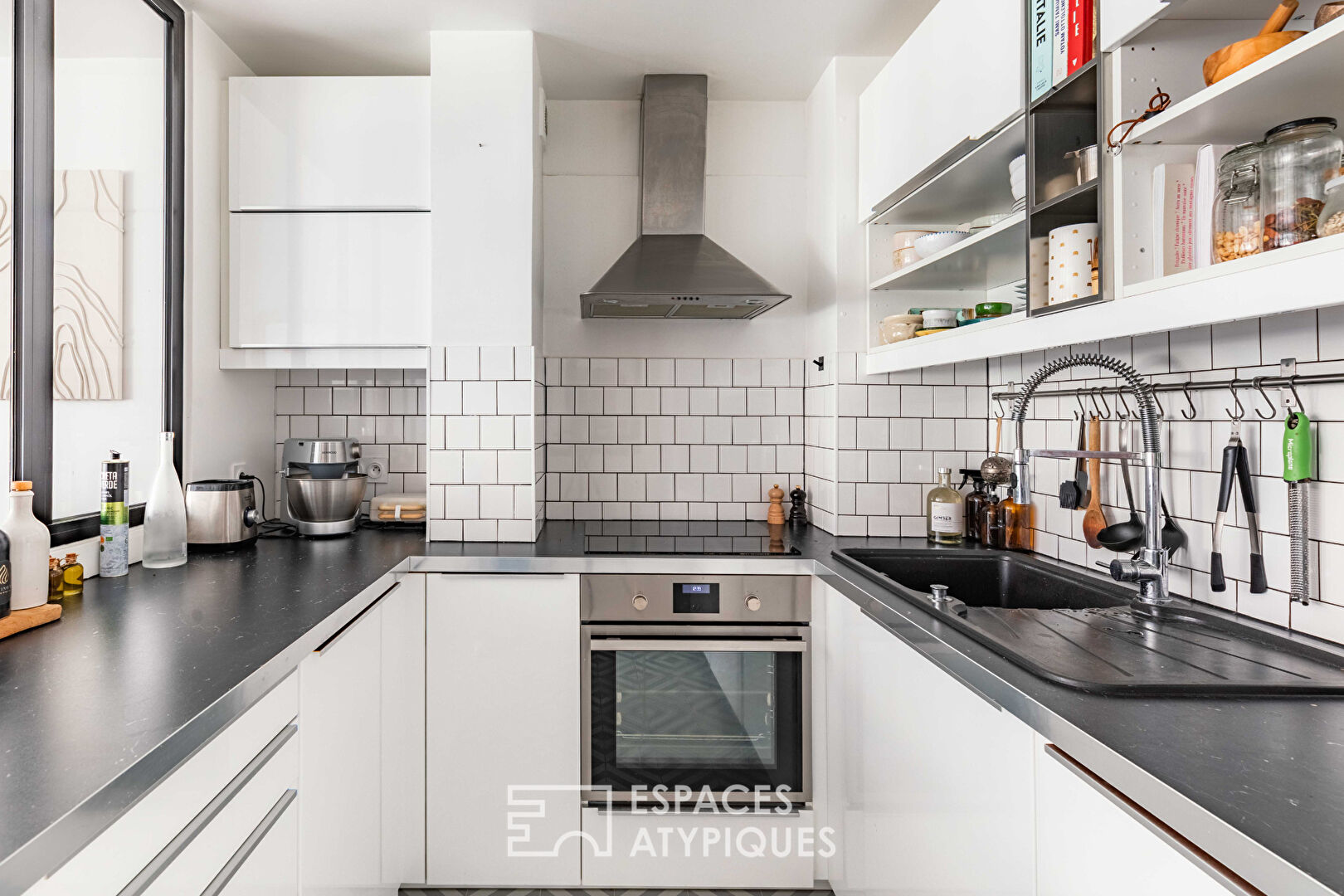 Appartement rénové avec balcon filant aux Abbesses