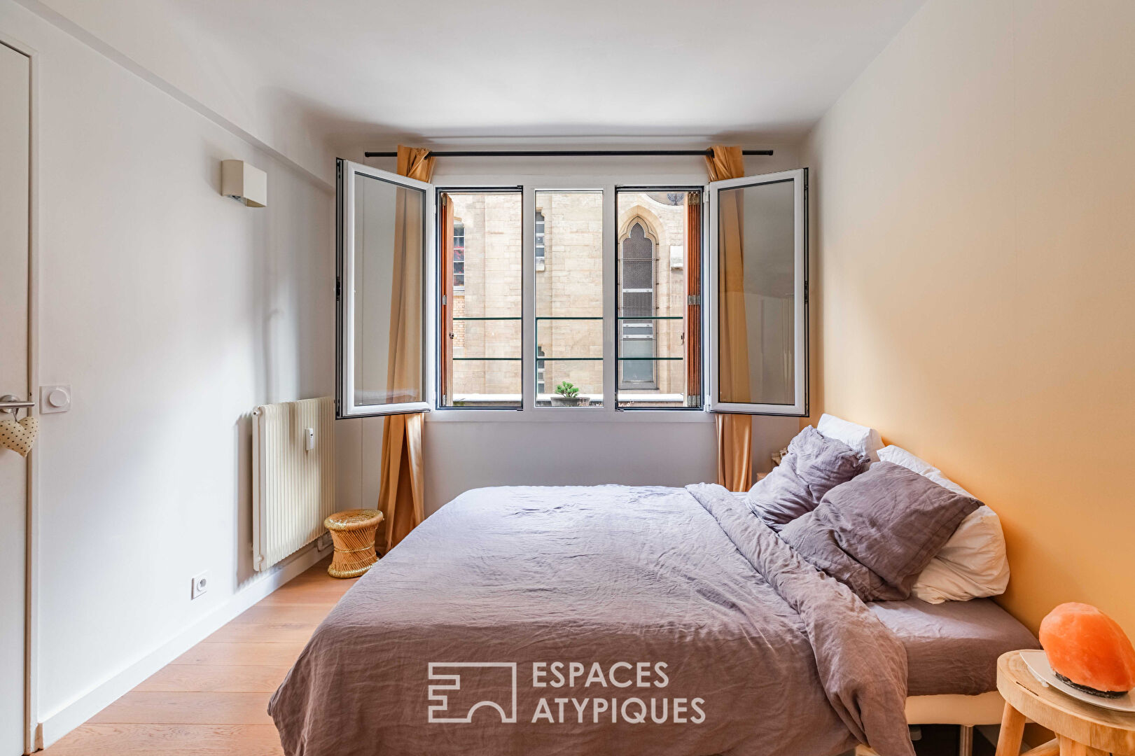Appartement rénové avec balcon filant aux Abbesses