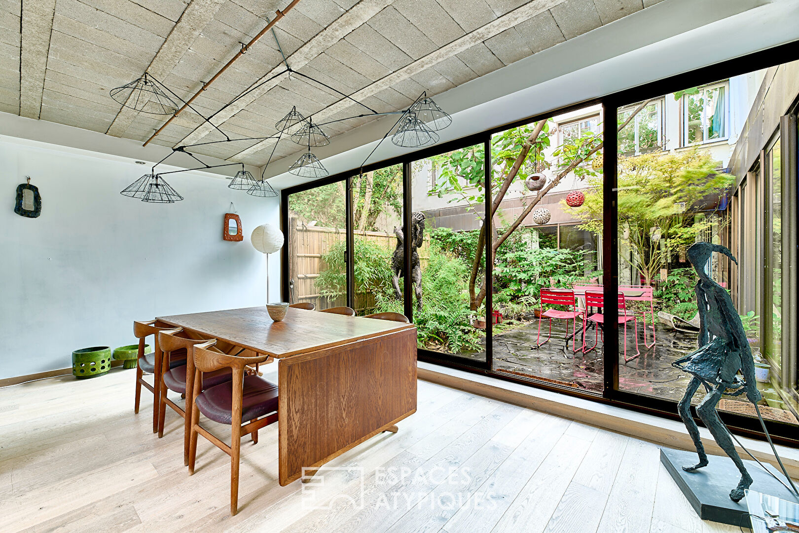Exceptional Loft apartment with garden – Trudaine district