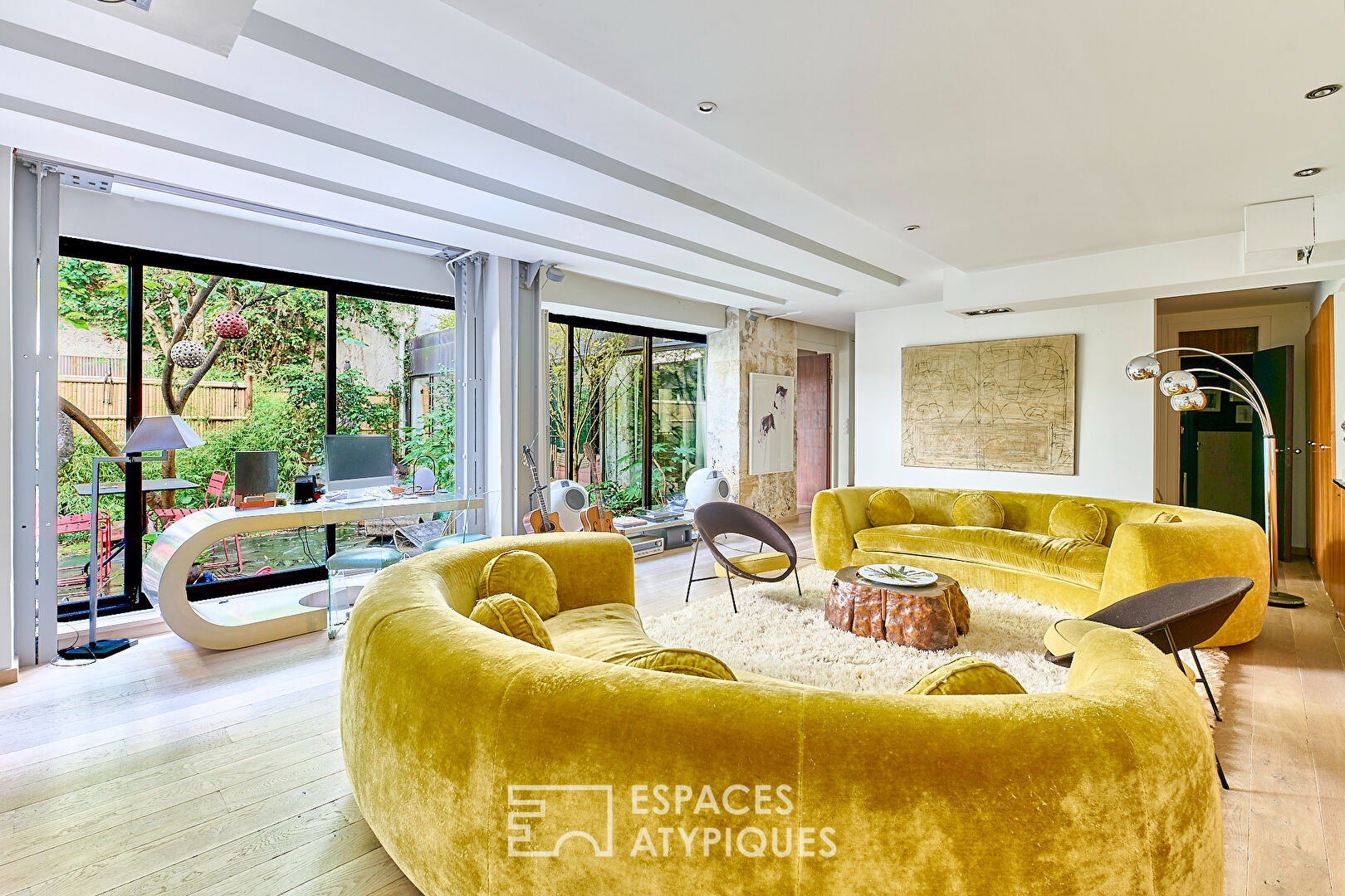 Exceptional Loft apartment with garden – Trudaine district