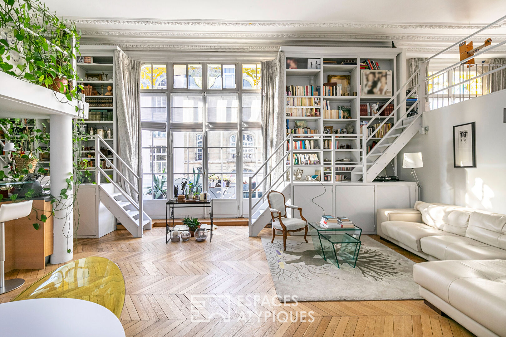 Appartement traversant esprit loft avec balcon – Wagram-Pereire
