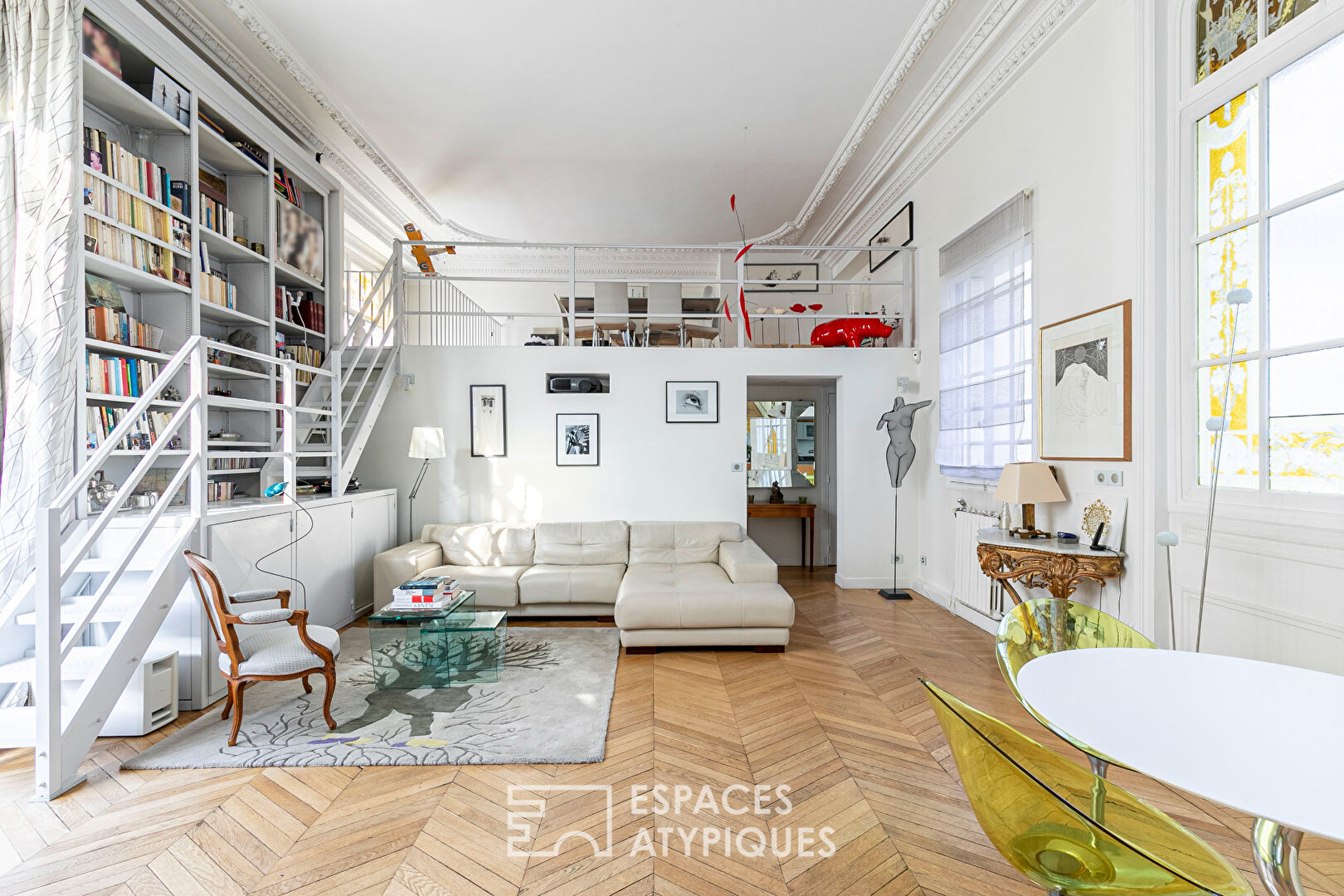 Appartement traversant esprit loft avec balcon – Wagram-Pereire