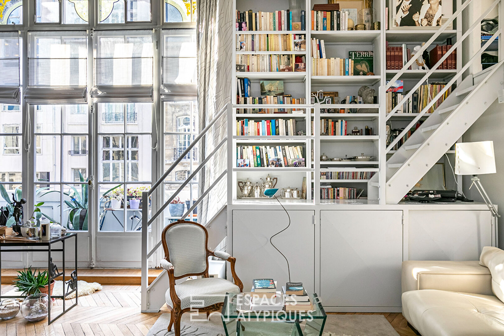 Appartement traversant esprit loft avec balcon – Wagram-Pereire