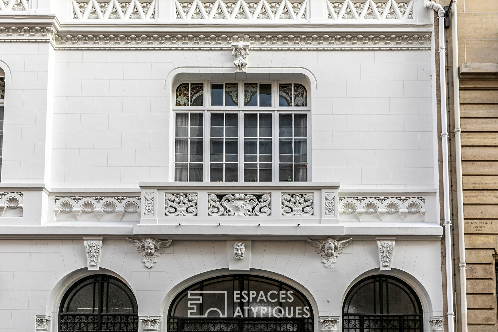 Appartement traversant esprit loft avec balcon – Wagram-Pereire