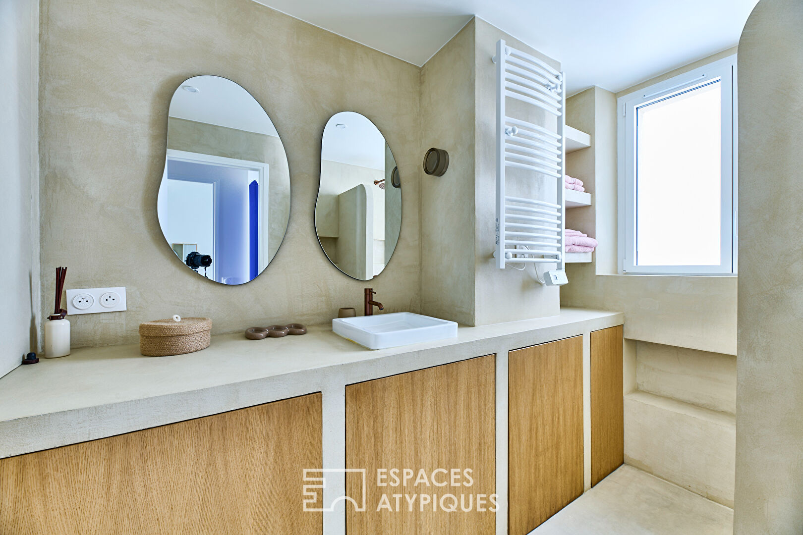 Apartment renovated by architect in Montmartre