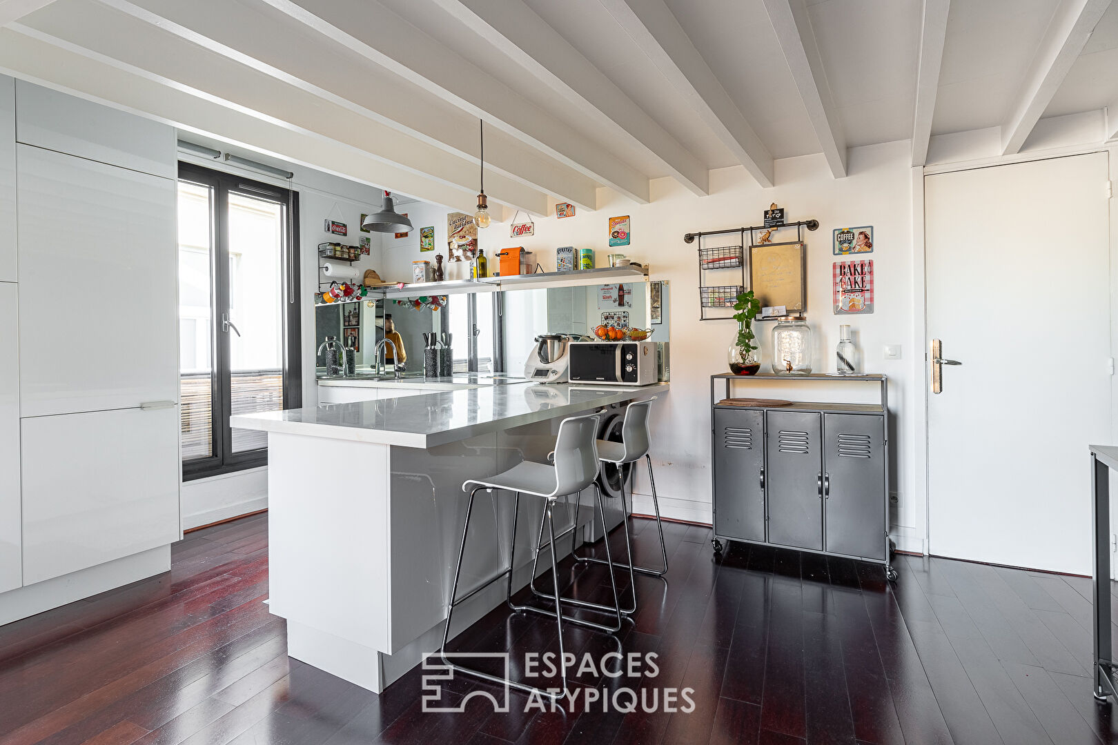Top floor overlooking the Square des Batignolles