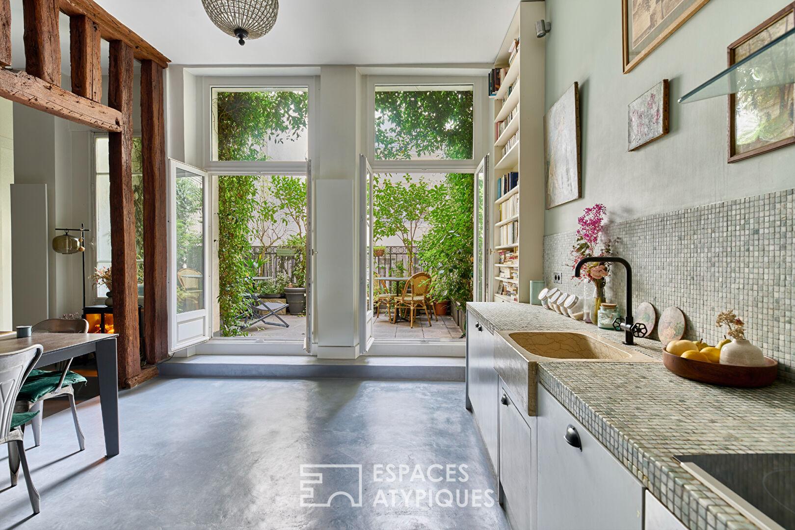 Appartement avec terrasse au calme absolu au coeur de Paris