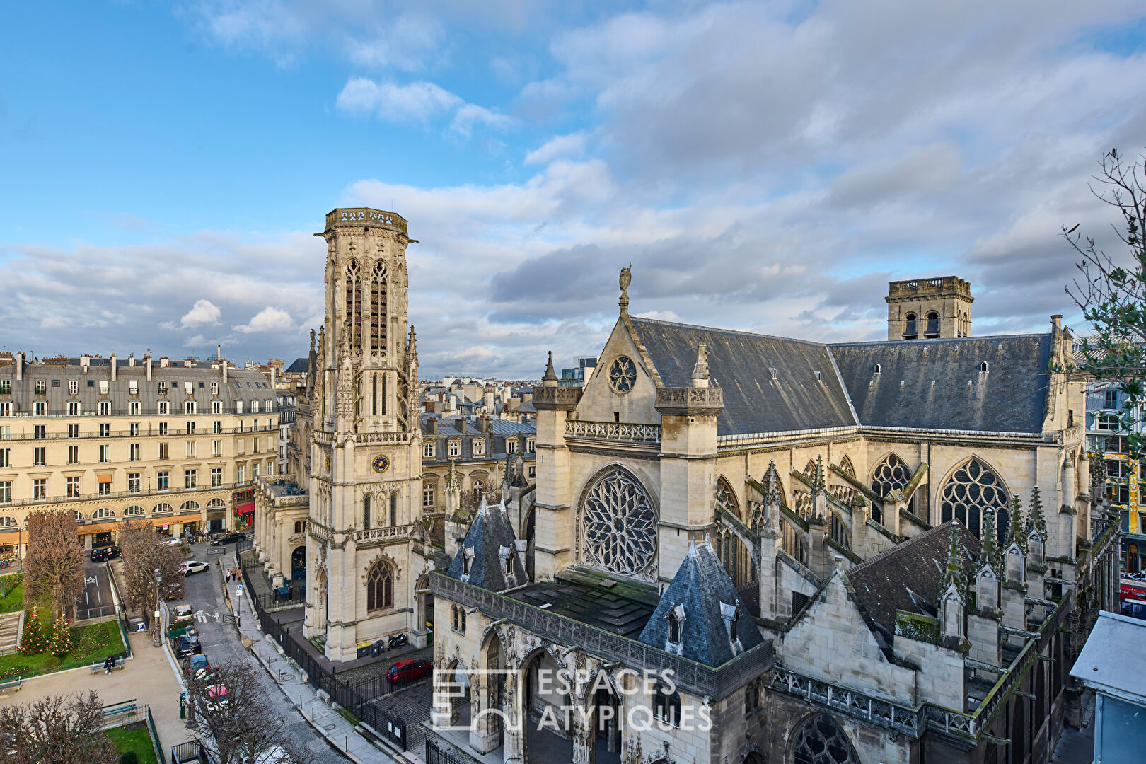 Luxurious Top-Floor Apartment in the Heart of Paris with Stunning Views of Its Iconic Landmarks