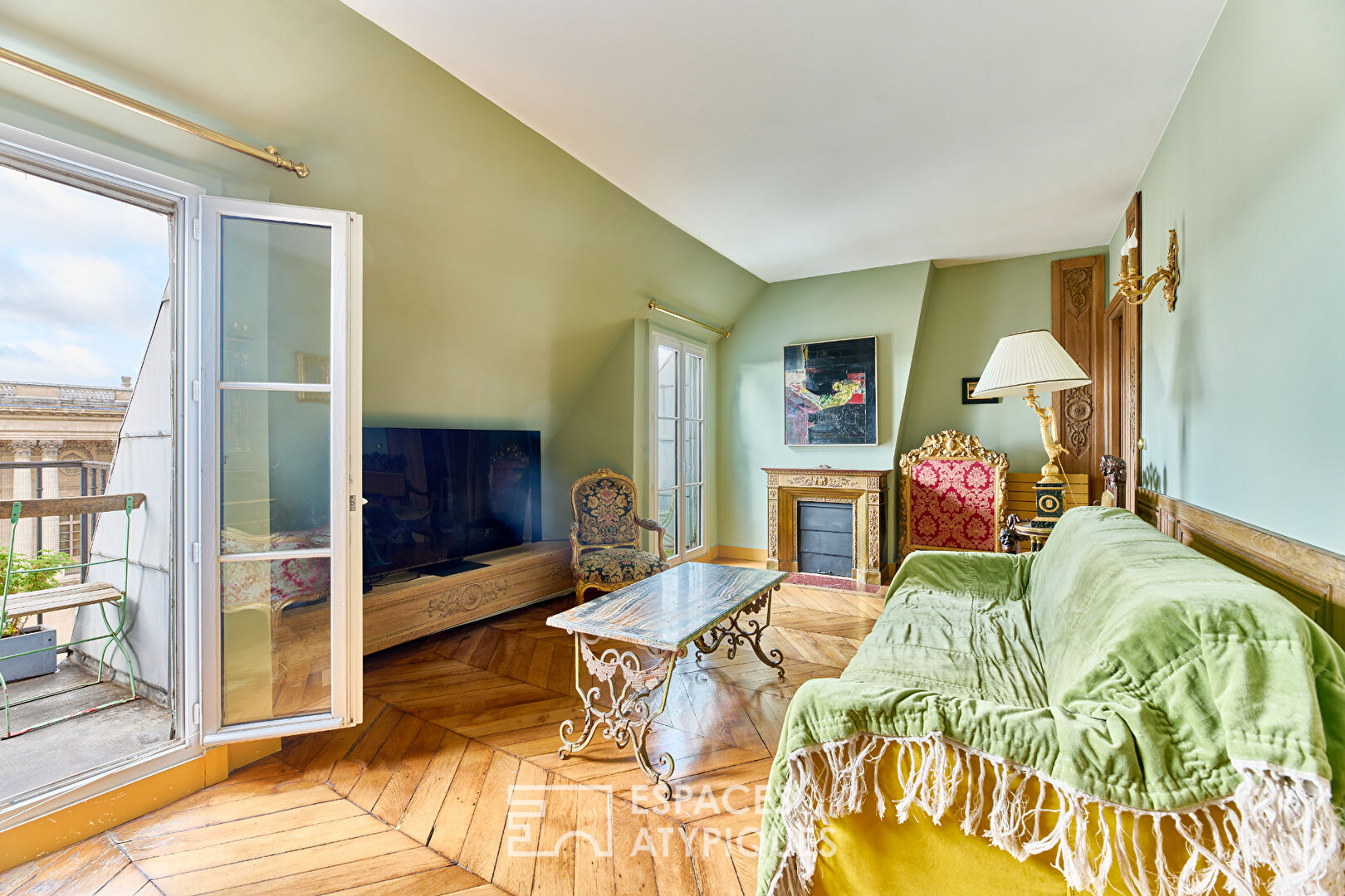 Luxurious Top-Floor Apartment in the Heart of Paris with Stunning Views of Its Iconic Landmarks