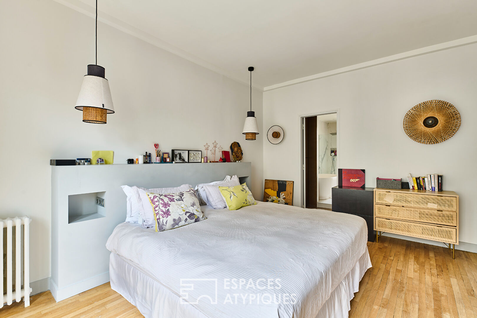 Duplex esprit loft avec séjour cathédrale – Auteuil Sud
