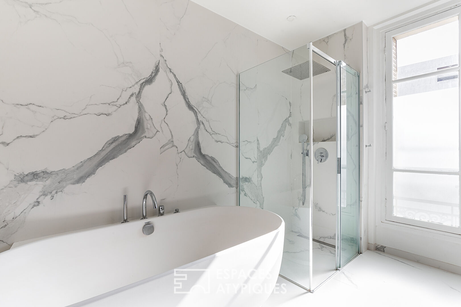 Duplex esprit loft avec séjour cathédrale – Auteuil Sud