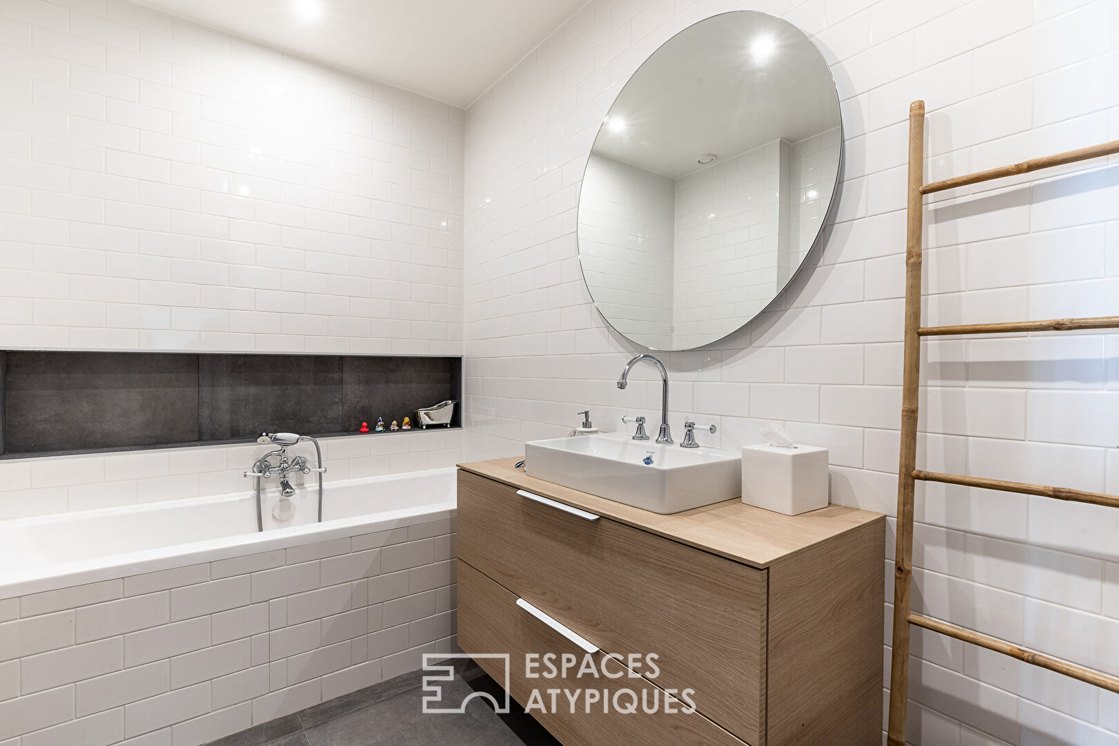 Duplex esprit loft avec séjour cathédrale – Auteuil Sud