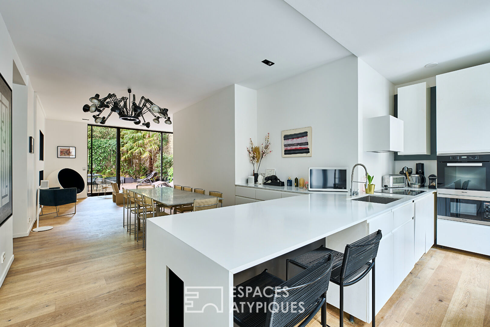 Duplex familial traversant avec terrasses – Village d’Auteuil