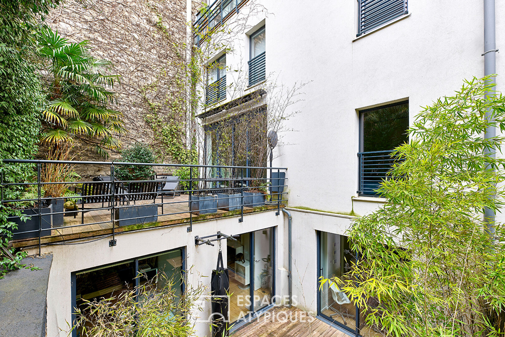 Duplex familial traversant avec terrasses – Village d’Auteuil