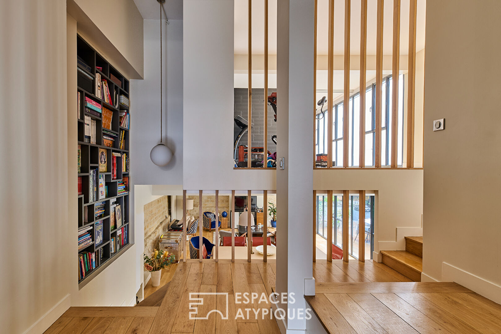 Duplex avec patio comme une maison à proximité des Abbessses