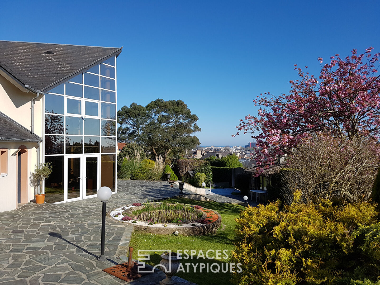 Sur les hauteurs de Cherbourg , maison avec vue plongeante sur la rade