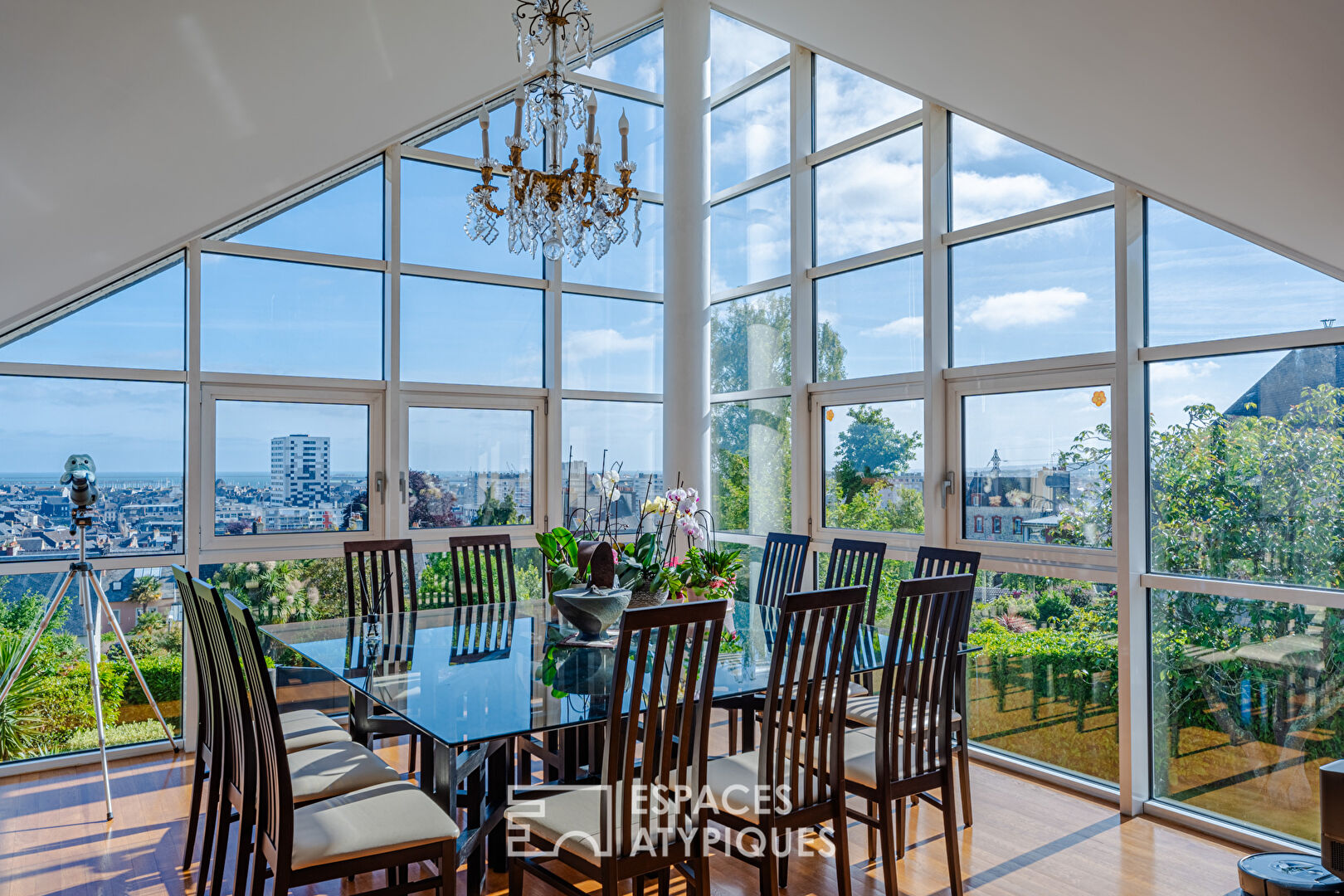 Sur les hauteurs de Cherbourg , maison avec vue plongeante sur la rade