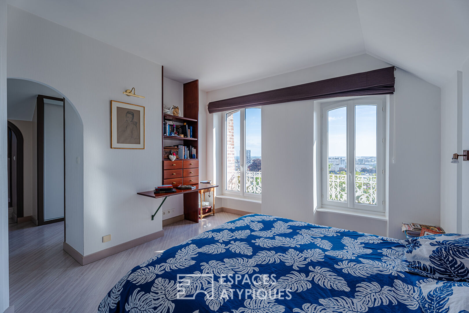 Sur les hauteurs de Cherbourg , maison avec vue plongeante sur la rade