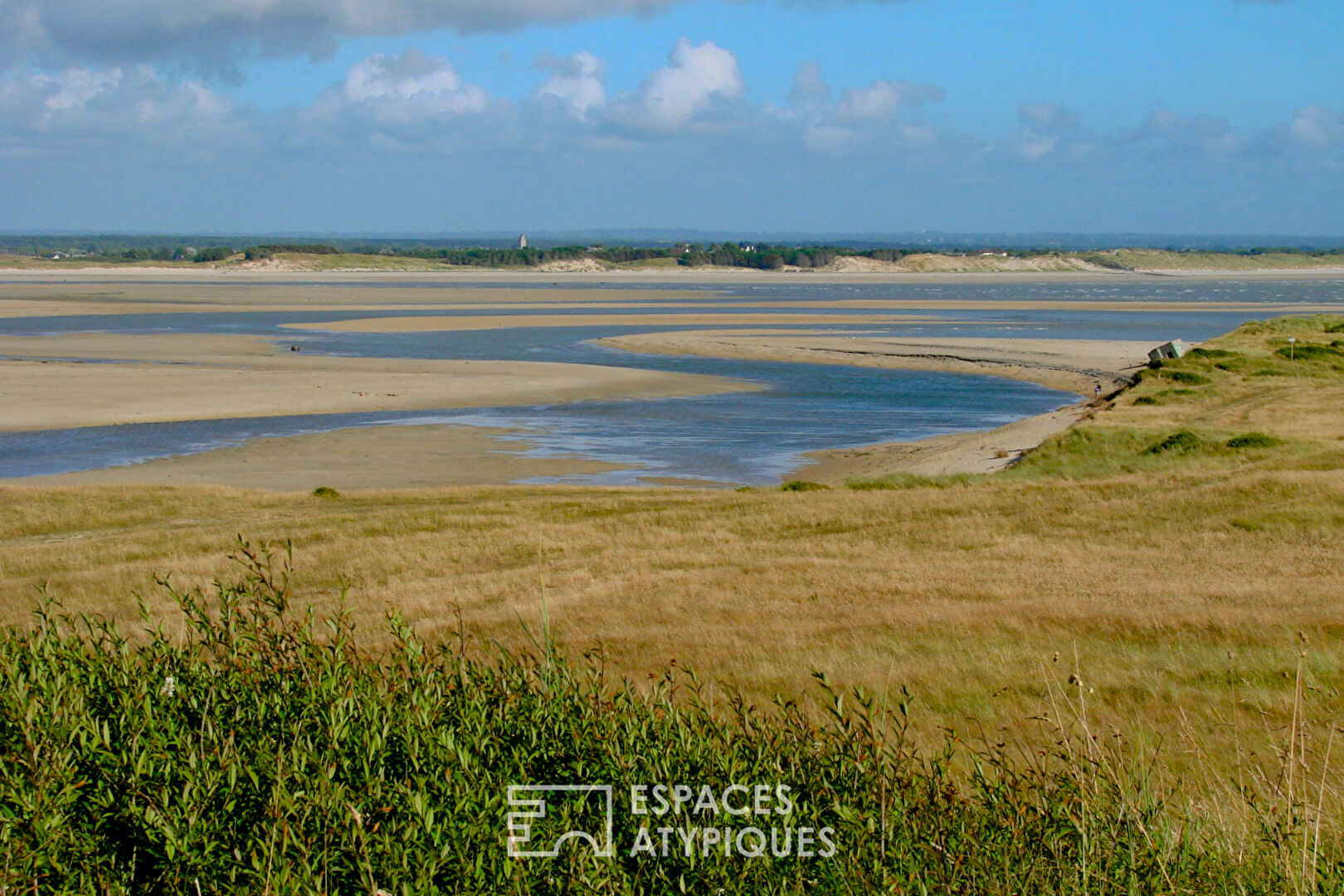 Maison ancienne rénovée et son petit air d’Irlande sur la côte ouest du Cotentin