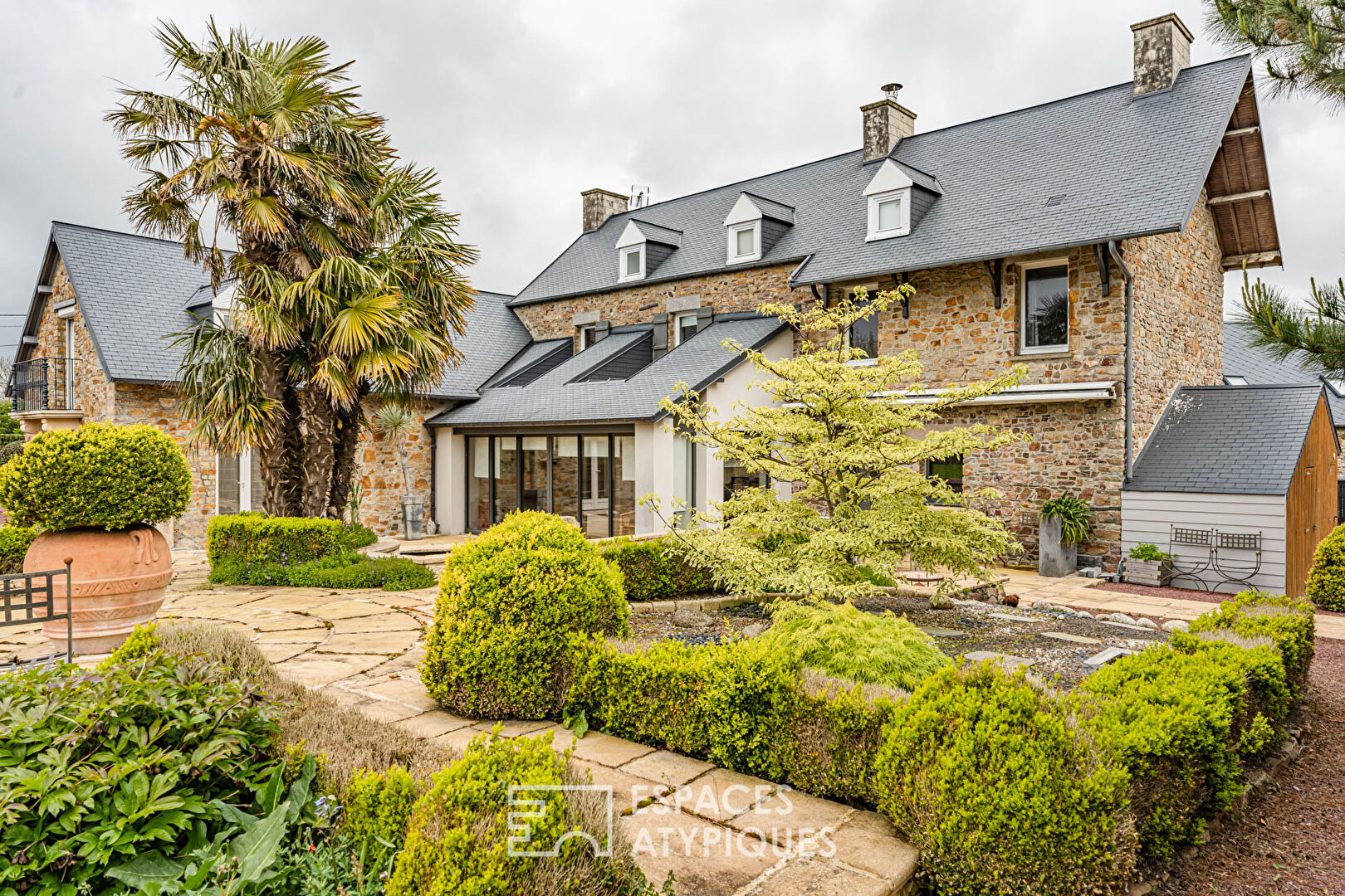 Magnificent stone residence in Saint Germain sur Ay